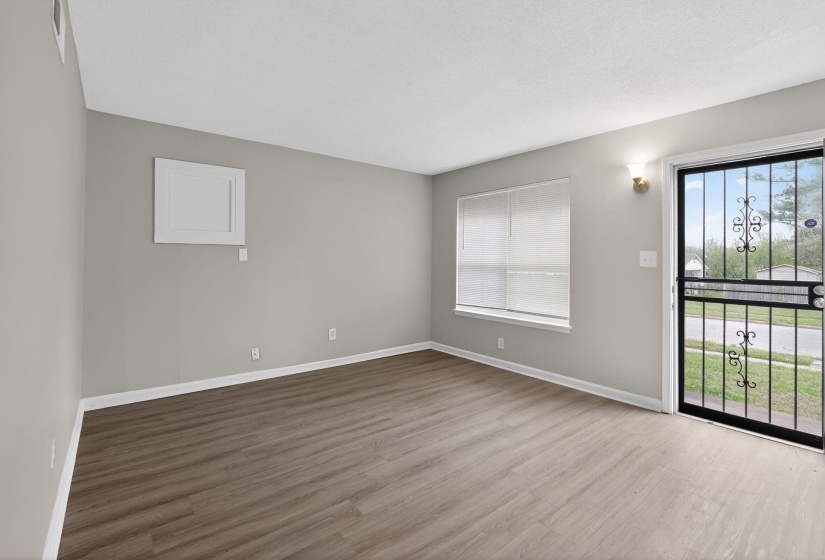 3709 BLUFF WOOD DR, Memphis, Tennessee 38128, 4 Bedroom Bedrooms, 6 Room Rooms,1.1 BathroomBathrooms,Residential,For Sale,BLUFF WOOD,0,10217318