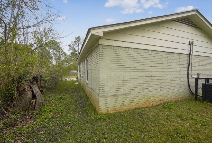 3709 BLUFF WOOD DR, Memphis, Tennessee 38128, 4 Bedroom Bedrooms, 6 Room Rooms,1.1 BathroomBathrooms,Residential,For Sale,BLUFF WOOD,0,10217318