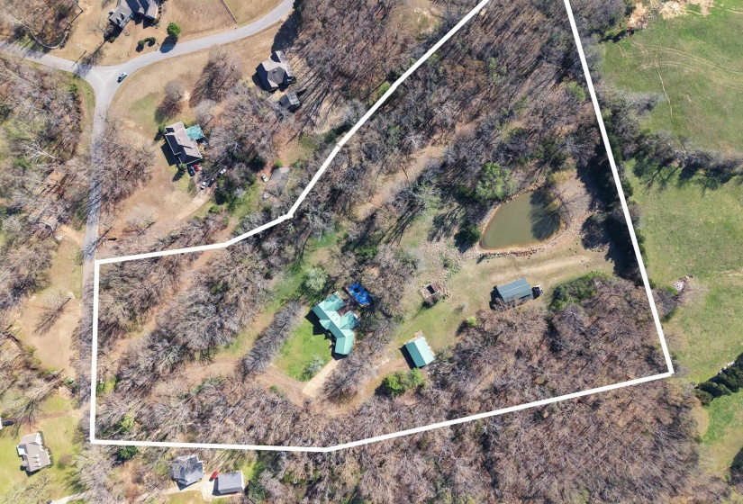 Aerial view of property and surrounding area featuring property boundaries highlighted