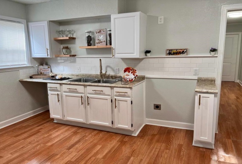 2428 LAMAR CIR, Memphis, Tennessee 38114, 2 Bedrooms Bedrooms, ,1 BathroomBathrooms,Duplexes,For Sale,LAMAR,10217349