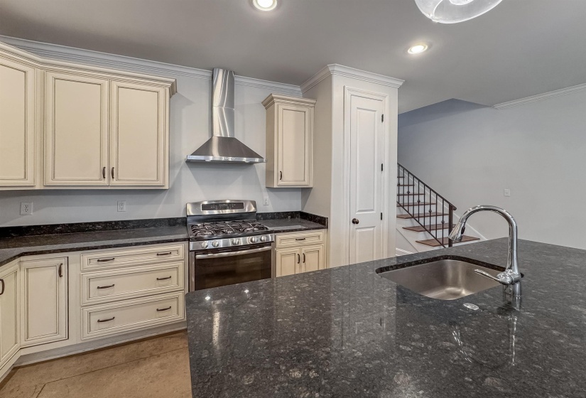 613 FRONT ST, Memphis, Tennessee 38103, 3 Bedrooms Bedrooms, 6 Rooms Rooms,3 BathroomsBathrooms,Residential,For Sale,FRONT,10217383