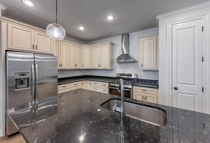 613 FRONT ST, Memphis, Tennessee 38103, 3 Bedrooms Bedrooms, 6 Rooms Rooms,3 BathroomsBathrooms,Residential,For Sale,FRONT,10217383