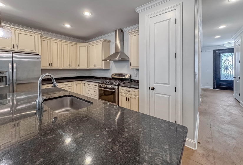 613 FRONT ST, Memphis, Tennessee 38103, 3 Bedrooms Bedrooms, 6 Rooms Rooms,3 BathroomsBathrooms,Residential,For Sale,FRONT,10217383