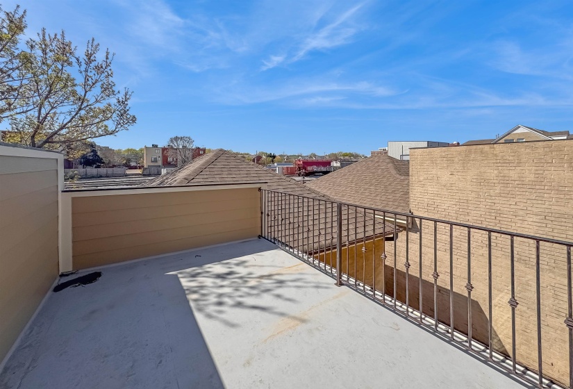 613 FRONT ST, Memphis, Tennessee 38103, 3 Bedrooms Bedrooms, 6 Rooms Rooms,3 BathroomsBathrooms,Residential,For Sale,FRONT,10217383