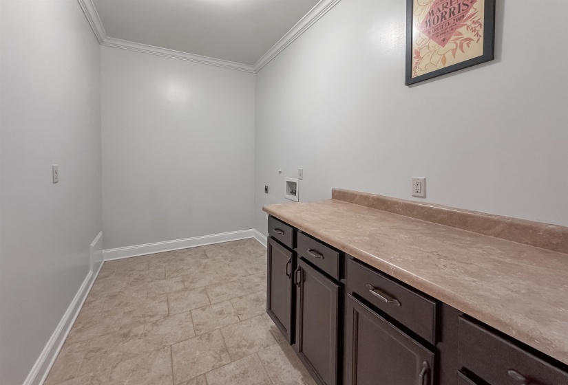 613 FRONT ST, Memphis, Tennessee 38103, 3 Bedrooms Bedrooms, 6 Rooms Rooms,3 BathroomsBathrooms,Residential,For Sale,FRONT,10217383