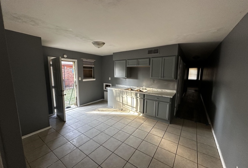 3176 YALE AVE, Memphis, Tennessee 38112, 4 Bedroom Bedrooms, 0 ,1 BathroomBathrooms,Duplexes,For Sale,YALE,0,10217394
