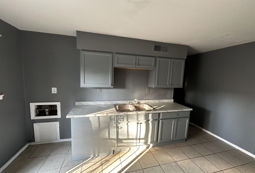 3176 YALE AVE, Memphis, Tennessee 38112, 4 Bedroom Bedrooms, 0 ,1 BathroomBathrooms,Duplexes,For Sale,YALE,0,10217394