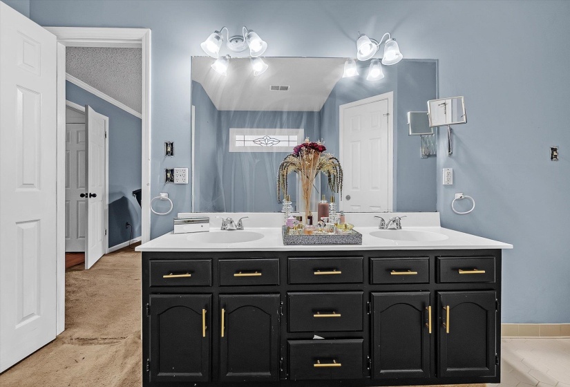 339 SUMMERFIELD LN, Memphis, Tennessee 38018, 5 Bedroom Bedrooms, 9 Room Rooms,3 BathroomBathrooms,Residential,For Sale,SUMMERFIELD,0,10217390