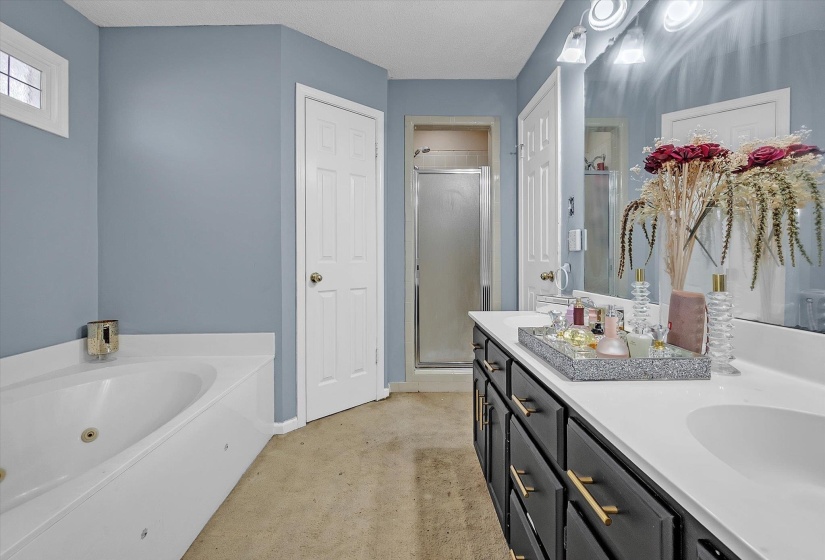 339 SUMMERFIELD LN, Memphis, Tennessee 38018, 5 Bedroom Bedrooms, 9 Room Rooms,3 BathroomBathrooms,Residential,For Sale,SUMMERFIELD,0,10217390
