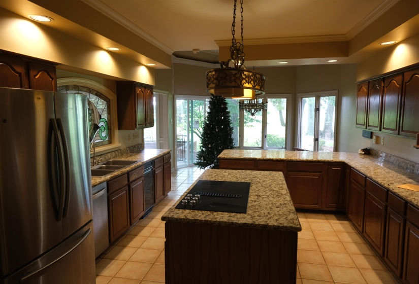 2499 EAGLERIDGE LN, Memphis, Tennessee 38016, 4 Bedrooms Bedrooms, 8 Rooms Rooms,4.1 BathroomsBathrooms,Residential,For Sale,EAGLERIDGE,10217392