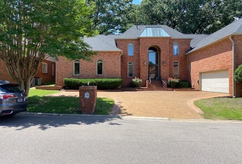 2499 EAGLERIDGE LN, Memphis, Tennessee 38016, 4 Bedrooms Bedrooms, 8 Rooms Rooms,4.1 BathroomsBathrooms,Residential,For Sale,EAGLERIDGE,10217392