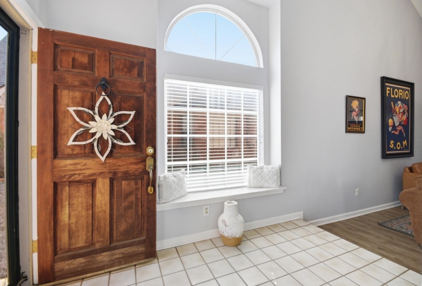Foyer featuring baseboards and light tile patterned floors