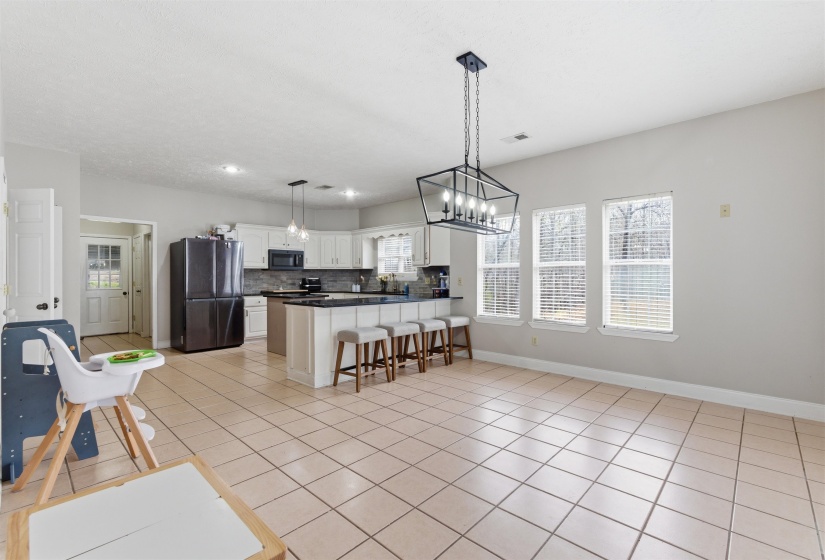 915 CLIFFTVIEW RD, Bolivar, Tennessee 38008, 5 Bedroom Bedrooms, 9 Room Rooms,3.1 BathroomBathrooms,Residential,For Sale,CLIFFTVIEW,0,10217414