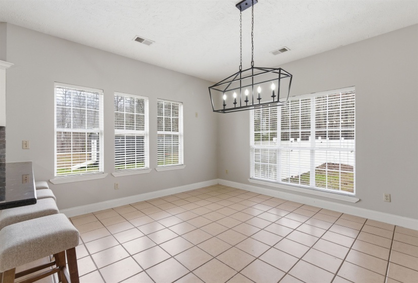 915 CLIFFTVIEW RD, Bolivar, Tennessee 38008, 5 Bedroom Bedrooms, 9 Room Rooms,3.1 BathroomBathrooms,Residential,For Sale,CLIFFTVIEW,0,10217414