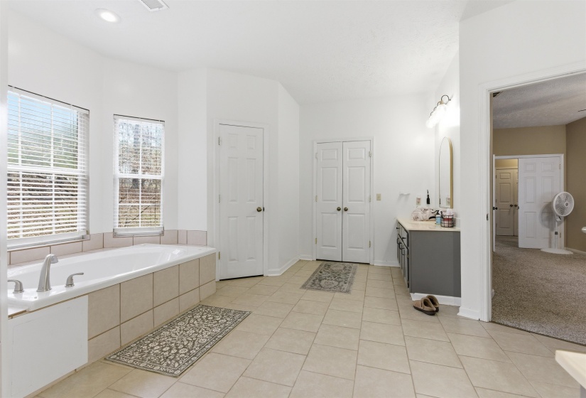 915 CLIFFTVIEW RD, Bolivar, Tennessee 38008, 5 Bedroom Bedrooms, 9 Room Rooms,3.1 BathroomBathrooms,Residential,For Sale,CLIFFTVIEW,0,10217414