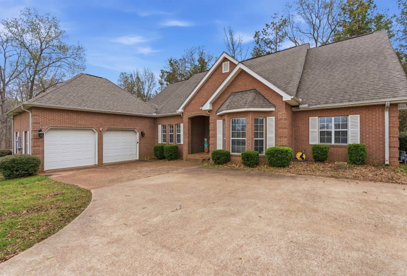 915 CLIFFTVIEW RD, Bolivar, Tennessee 38008, 5 Bedroom Bedrooms, 9 Room Rooms,3.1 BathroomBathrooms,Residential,For Sale,CLIFFTVIEW,0,10217414