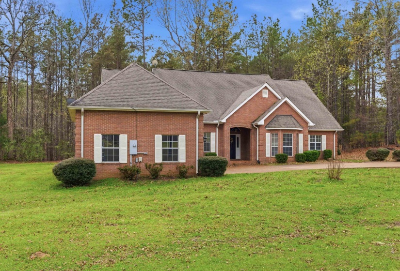 915 CLIFFTVIEW RD, Bolivar, Tennessee 38008, 5 Bedroom Bedrooms, 9 Room Rooms,3.1 BathroomBathrooms,Residential,For Sale,CLIFFTVIEW,0,10217414