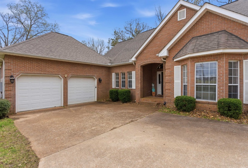 915 CLIFFTVIEW RD, Bolivar, Tennessee 38008, 5 Bedroom Bedrooms, 9 Room Rooms,3.1 BathroomBathrooms,Residential,For Sale,CLIFFTVIEW,0,10217414