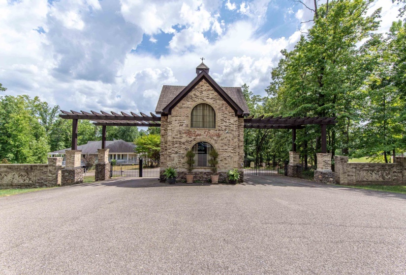 55 RIDGE POINTE DR, Savannah, Tennessee 38372, 4 Bedrooms Bedrooms, 10 Rooms Rooms,4 BathroomsBathrooms,Residential,For Sale,RIDGE POINTE,10217442
