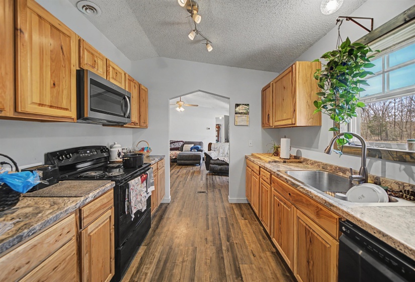 7010 22 HWY, Adamsville, Tennessee 38310, 3 Bedroom Bedrooms, 7 Room Rooms,2 BathroomBathrooms,Residential,For Sale,22,0,10217457