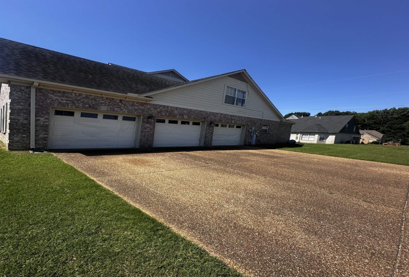 5167 GRAND PINES DR, Unincorporated, Tennessee 38125, 4 Bedrooms Bedrooms, 11 Rooms Rooms,3 BathroomsBathrooms,Residential,For Sale,GRAND PINES,10217467