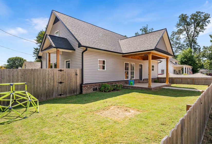 212 TIPTON ST, Covington, Tennessee 38019, 5 Bedrooms Bedrooms, 8 Rooms Rooms,3.1 BathroomsBathrooms,Residential,For Sale,TIPTON,10210726