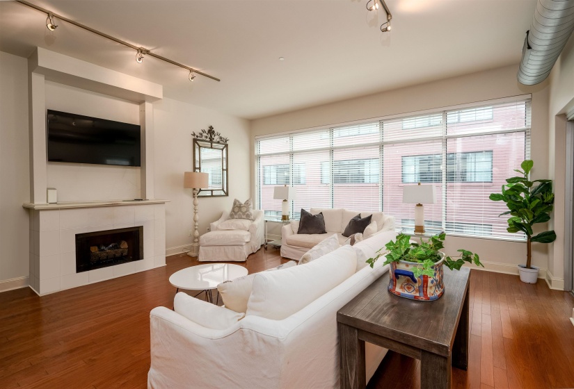 465 MAIN ST, Memphis, Tennessee 38103, 2 Bedroom Bedrooms, 5 Room Rooms,2 BathroomBathrooms,Residential,For Sale,MAIN,0,10217486