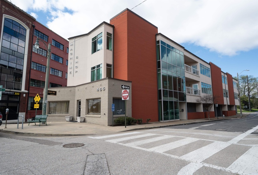 465 MAIN ST, Memphis, Tennessee 38103, 2 Bedroom Bedrooms, 5 Room Rooms,2 BathroomBathrooms,Residential,For Sale,MAIN,0,10217486