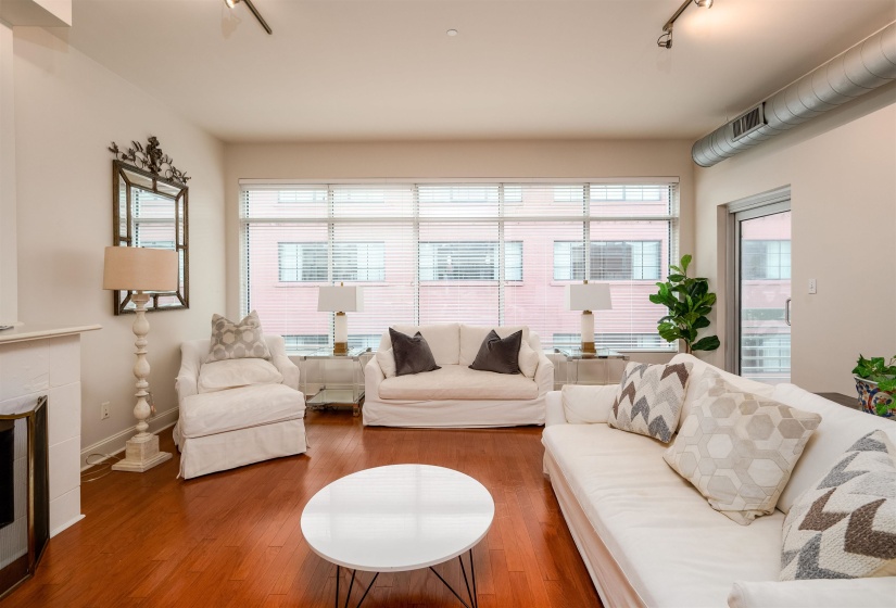 465 MAIN ST, Memphis, Tennessee 38103, 2 Bedroom Bedrooms, 5 Room Rooms,2 BathroomBathrooms,Residential,For Sale,MAIN,0,10217486
