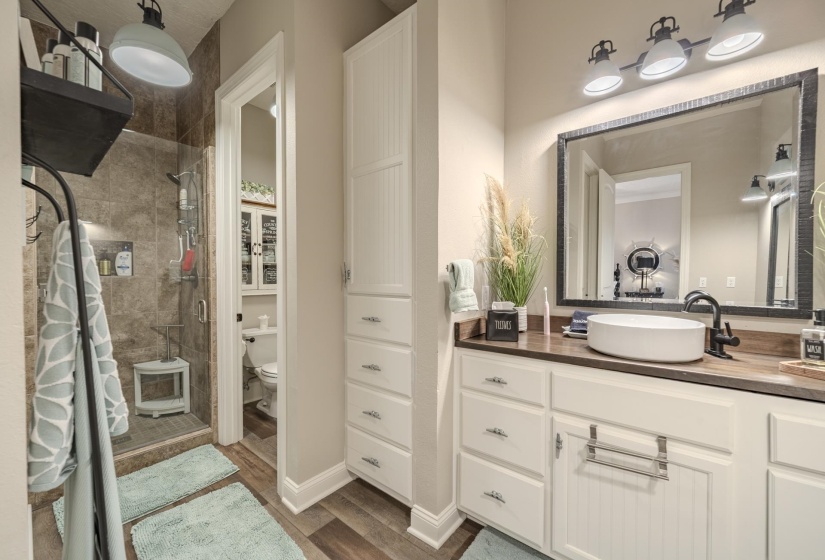 400 ANCHOR PT, Savannah, Tennessee 38372, 4 Bedrooms Bedrooms, 10 Rooms Rooms,4.1 BathroomsBathrooms,Residential,For Sale,ANCHOR,10217488