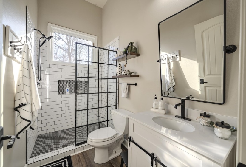 400 ANCHOR PT, Savannah, Tennessee 38372, 4 Bedrooms Bedrooms, 10 Rooms Rooms,4.1 BathroomsBathrooms,Residential,For Sale,ANCHOR,10217488