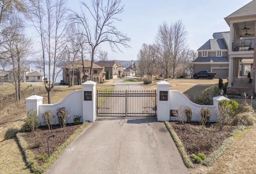 400 ANCHOR PT, Savannah, Tennessee 38372, 4 Bedrooms Bedrooms, 10 Rooms Rooms,4.1 BathroomsBathrooms,Residential,For Sale,ANCHOR,10217488
