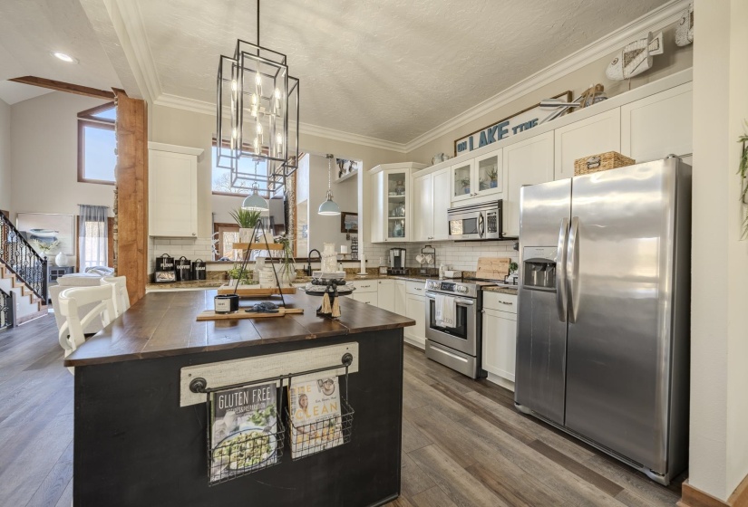 400 ANCHOR PT, Savannah, Tennessee 38372, 4 Bedrooms Bedrooms, 10 Rooms Rooms,4.1 BathroomsBathrooms,Residential,For Sale,ANCHOR,10217488