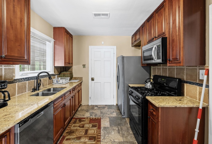 2150 VOLLINTINE AVE, Memphis, Tennessee 38108, 3 Bedroom Bedrooms, 6 Room Rooms,2 BathroomBathrooms,Residential,For Sale,VOLLINTINE,0,10217555