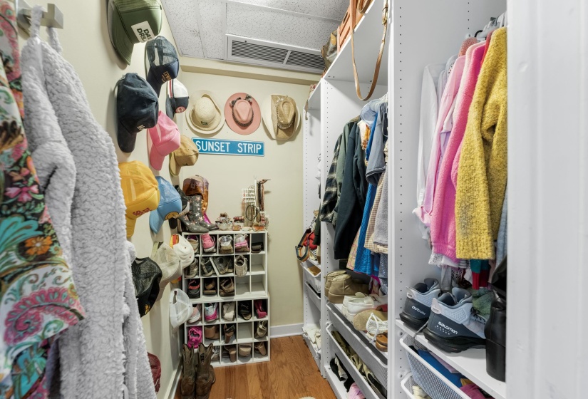 2195 POPLAR AVE, Memphis, Tennessee 38104, 1 Bedroom Bedrooms, 6 Rooms Rooms,1 BathroomBathrooms,Residential,For Sale,POPLAR,10217600