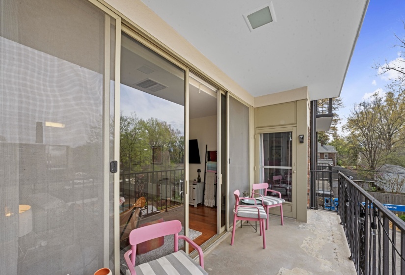 2195 POPLAR AVE, Memphis, Tennessee 38104, 1 Bedroom Bedrooms, 6 Rooms Rooms,1 BathroomBathrooms,Residential,For Sale,POPLAR,10217600