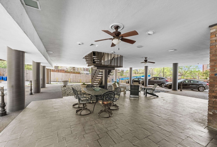 2195 POPLAR AVE, Memphis, Tennessee 38104, 1 Bedroom Bedrooms, 6 Rooms Rooms,1 BathroomBathrooms,Residential,For Sale,POPLAR,10217600