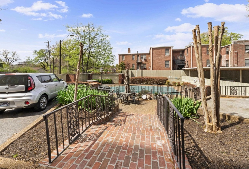2195 POPLAR AVE, Memphis, Tennessee 38104, 1 Bedroom Bedrooms, 6 Rooms Rooms,1 BathroomBathrooms,Residential,For Sale,POPLAR,10217600