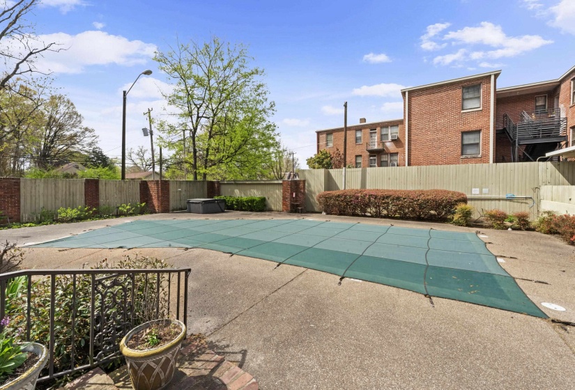 2195 POPLAR AVE, Memphis, Tennessee 38104, 1 Bedroom Bedrooms, 6 Rooms Rooms,1 BathroomBathrooms,Residential,For Sale,POPLAR,10217600