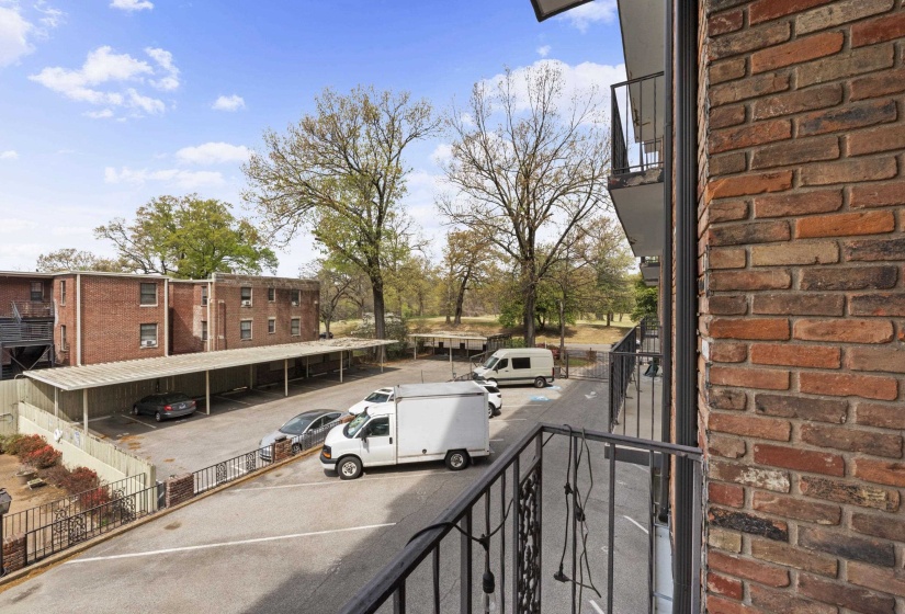 2195 POPLAR AVE, Memphis, Tennessee 38104, 1 Bedroom Bedrooms, 6 Rooms Rooms,1 BathroomBathrooms,Residential,For Sale,POPLAR,10217600