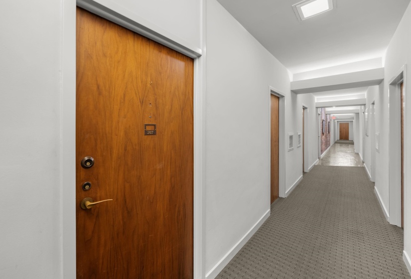 2195 POPLAR AVE, Memphis, Tennessee 38104, 1 Bedroom Bedrooms, 6 Rooms Rooms,1 BathroomBathrooms,Residential,For Sale,POPLAR,10217600