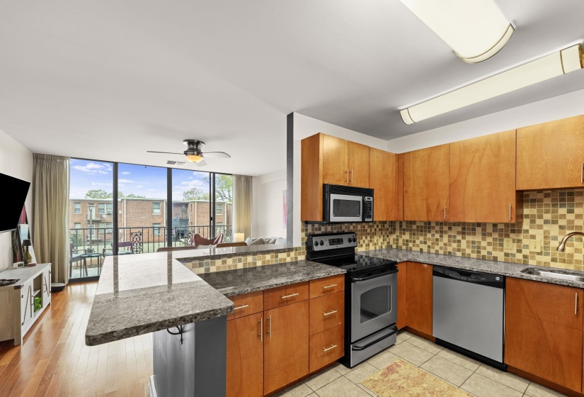 2195 POPLAR AVE, Memphis, Tennessee 38104, 1 Bedroom Bedrooms, 6 Rooms Rooms,1 BathroomBathrooms,Residential,For Sale,POPLAR,10217600