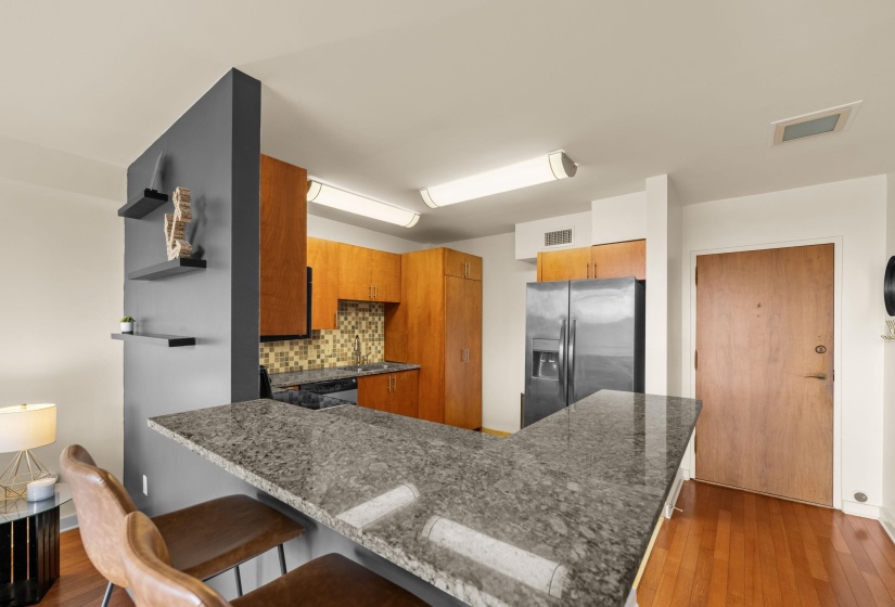 2195 POPLAR AVE, Memphis, Tennessee 38104, 1 Bedroom Bedrooms, 6 Rooms Rooms,1 BathroomBathrooms,Residential,For Sale,POPLAR,10217600