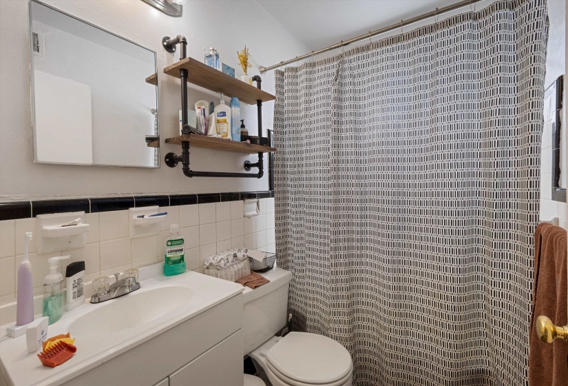 1072 EVERGREEN ST, Memphis, Tennessee 38107, 2 Bedrooms Bedrooms, ,1 BathroomBathrooms,Duplexes,For Sale,EVERGREEN,10217651