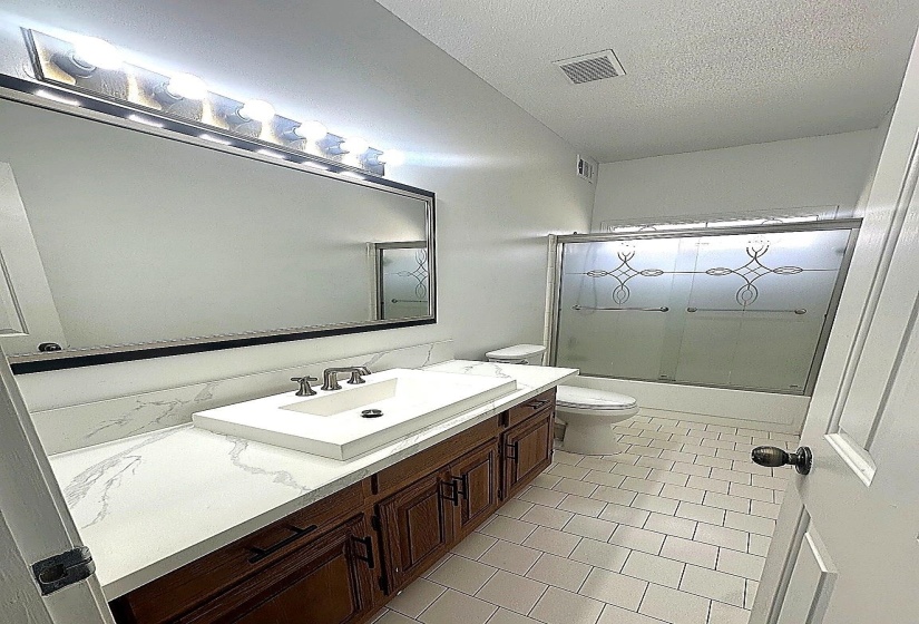6736 KIRBY TRACE CV, Memphis, Tennessee 38119, 4 Bedrooms Bedrooms, 8 Rooms Rooms,3.1 BathroomsBathrooms,Rental Properties,For Sale,KIRBY TRACE,10217666