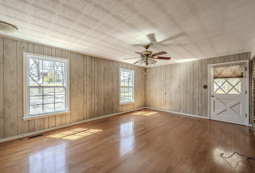 9265 128 HWY, Savannah, Tennessee 38372, 3 Bedroom Bedrooms, 9 Room Rooms,2 BathroomBathrooms,Residential,For Sale,128,0,10217622