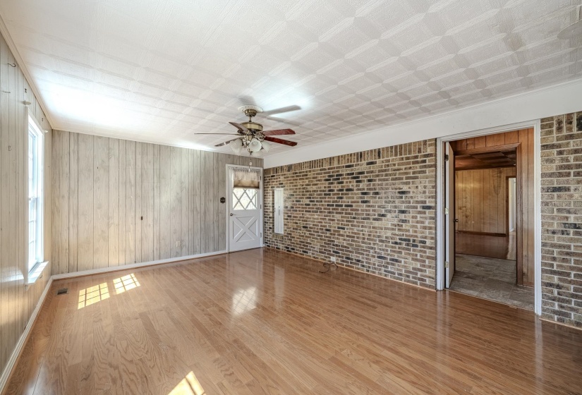 9265 128 HWY, Savannah, Tennessee 38372, 3 Bedroom Bedrooms, 9 Room Rooms,2 BathroomBathrooms,Residential,For Sale,128,0,10217622