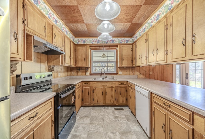 9265 128 HWY, Savannah, Tennessee 38372, 3 Bedroom Bedrooms, 9 Room Rooms,2 BathroomBathrooms,Residential,For Sale,128,0,10217622