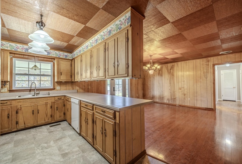 9265 128 HWY, Savannah, Tennessee 38372, 3 Bedroom Bedrooms, 9 Room Rooms,2 BathroomBathrooms,Residential,For Sale,128,0,10217622