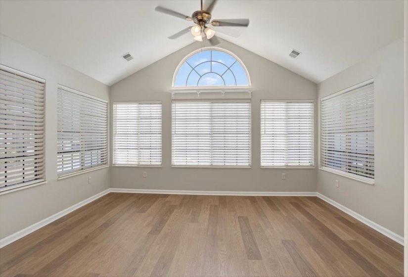 1693 SOUTHFIELD CIR, Memphis, Tennessee 38016, 2 Bedroom Bedrooms, 6 Room Rooms,2 BathroomBathrooms,Residential,For Sale,SOUTHFIELD,0,10217644